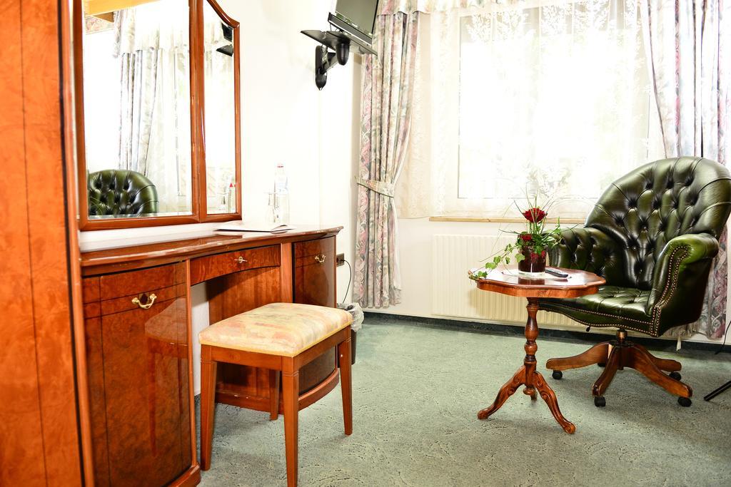 Landhotel Michaelishof Bergen  Ngoại thất bức ảnh