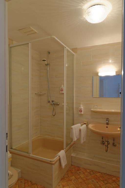 Landhotel Michaelishof Bergen  Ngoại thất bức ảnh