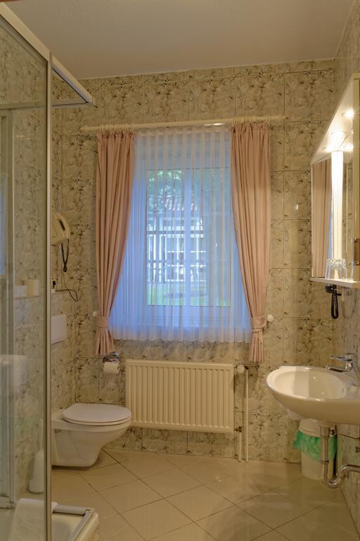 Landhotel Michaelishof Bergen  Ngoại thất bức ảnh